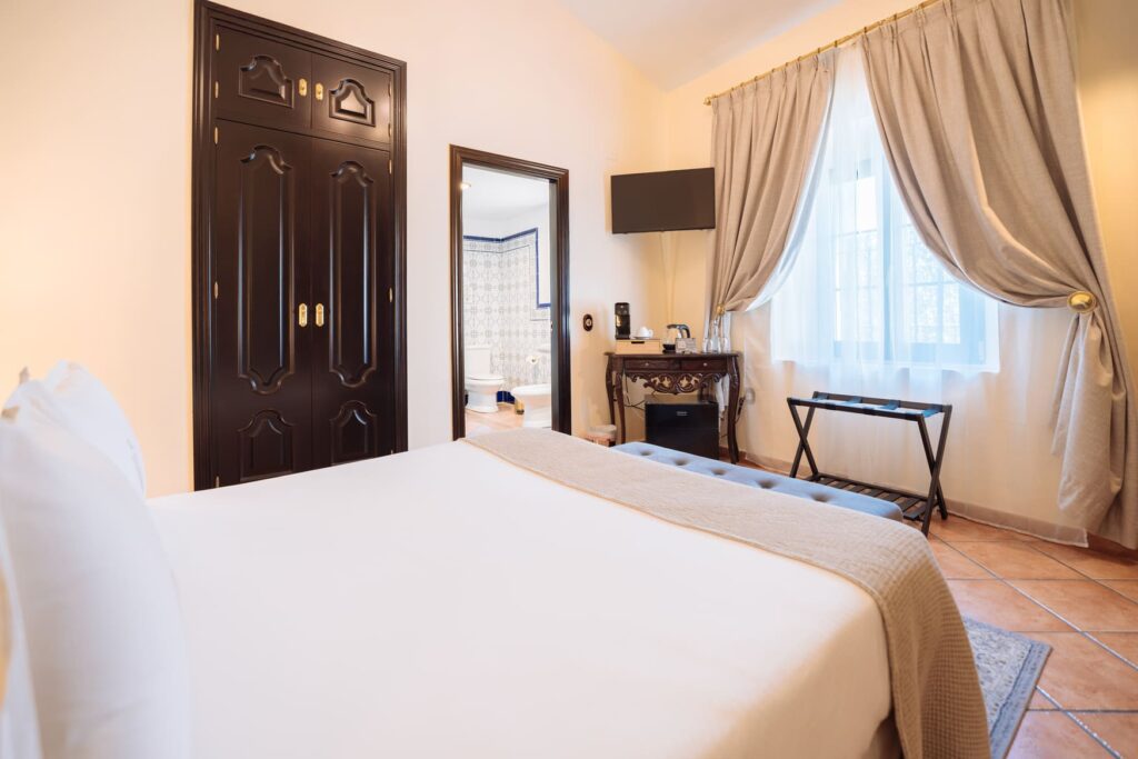 Habitacion-doble-basica-Ronda-Palacio-de-Hemingway