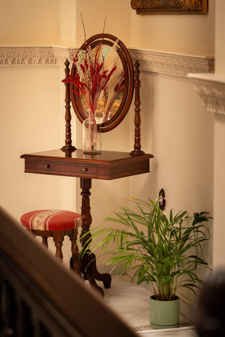 espejo corredor hotel en Ronda